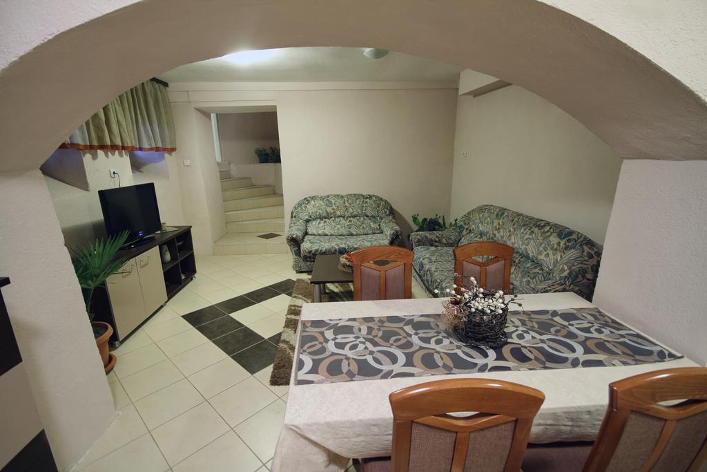 Guest House Via Бітола Екстер'єр фото