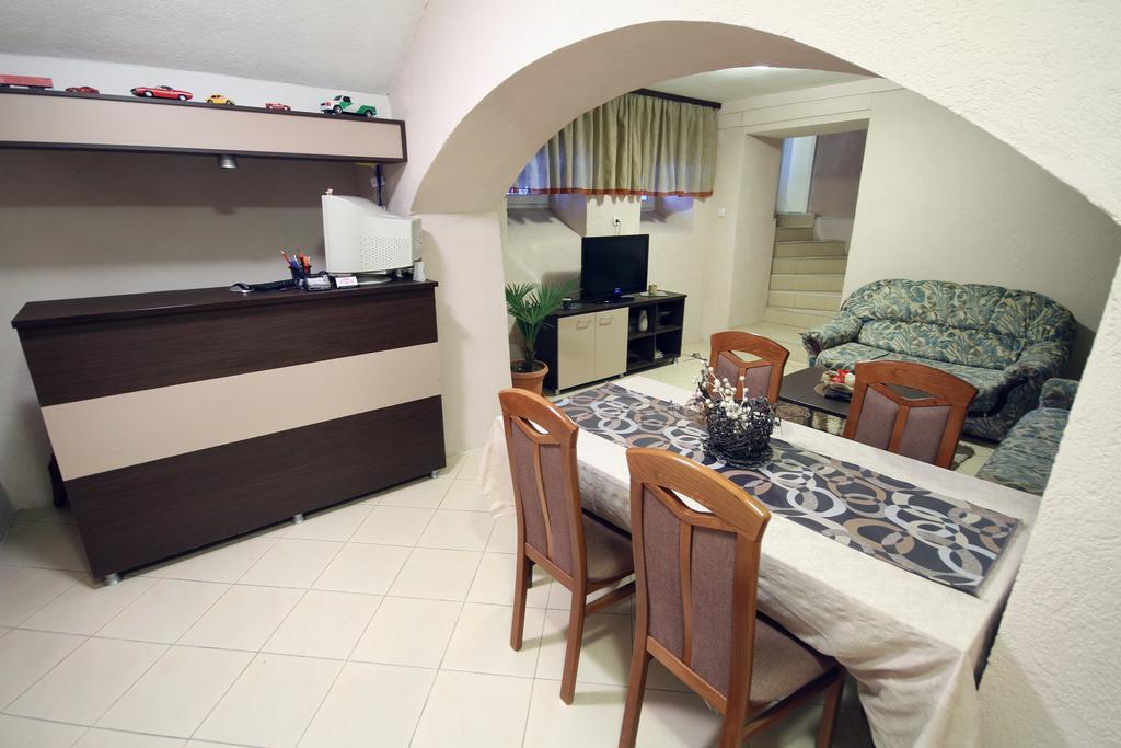 Guest House Via Бітола Екстер'єр фото