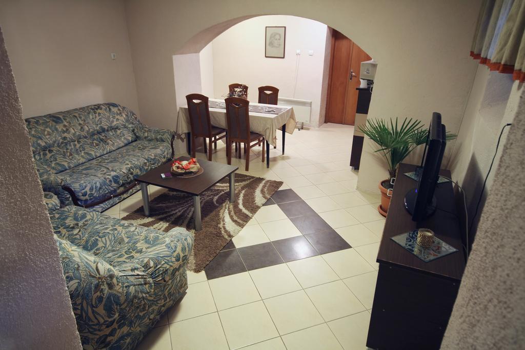 Guest House Via Бітола Екстер'єр фото